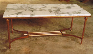 Plateau de table en marbre sur ferronnerie d'art
