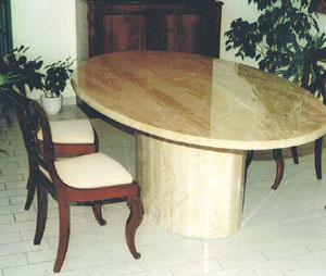 Table ovale en marbre